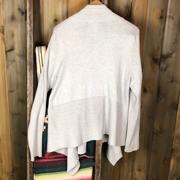 Linda Matthews sweater cardigan. - Picture 3 of 5